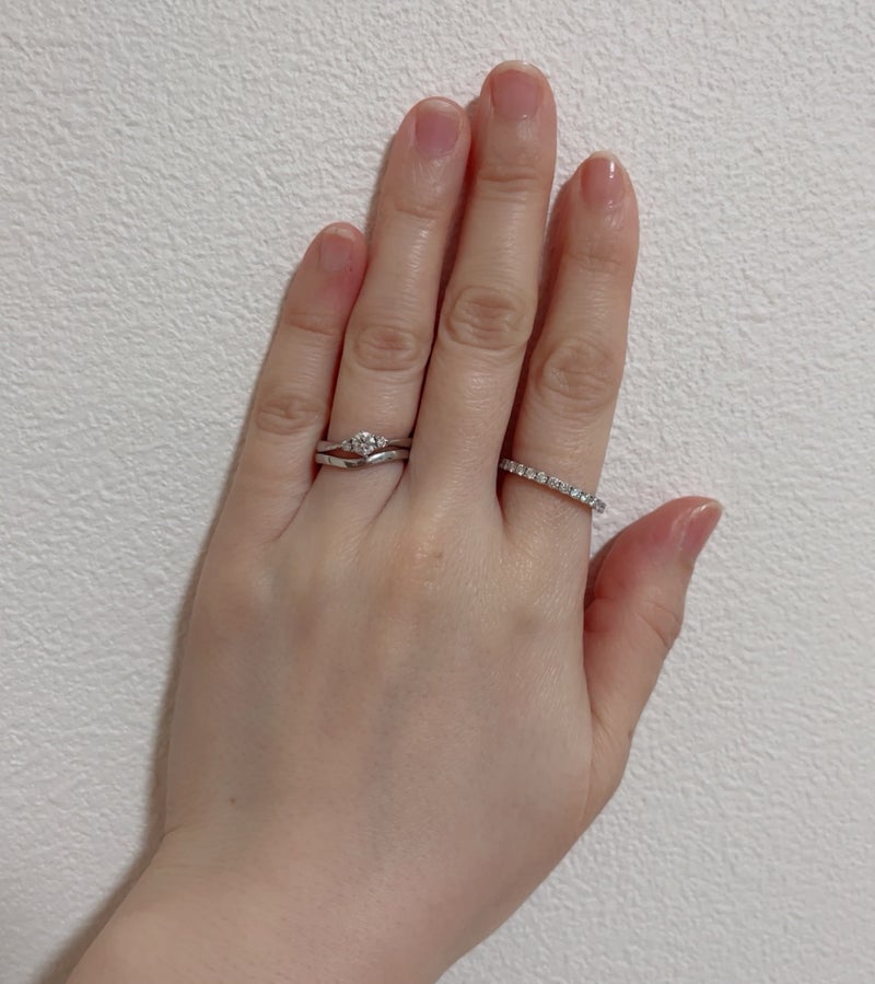婚約指輪と結婚指輪の重ね付け